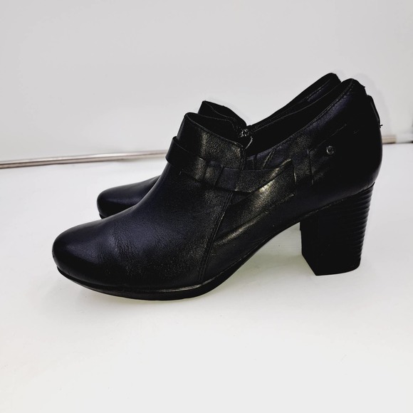 Clarks Bendable Black Leather 8.5 Heeled zipper ankle booties - Picture 2 of 8